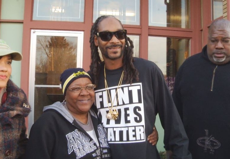Snoop Dogg Meets With Flint Mayor To Discuss Ways To Help With Water Crisis