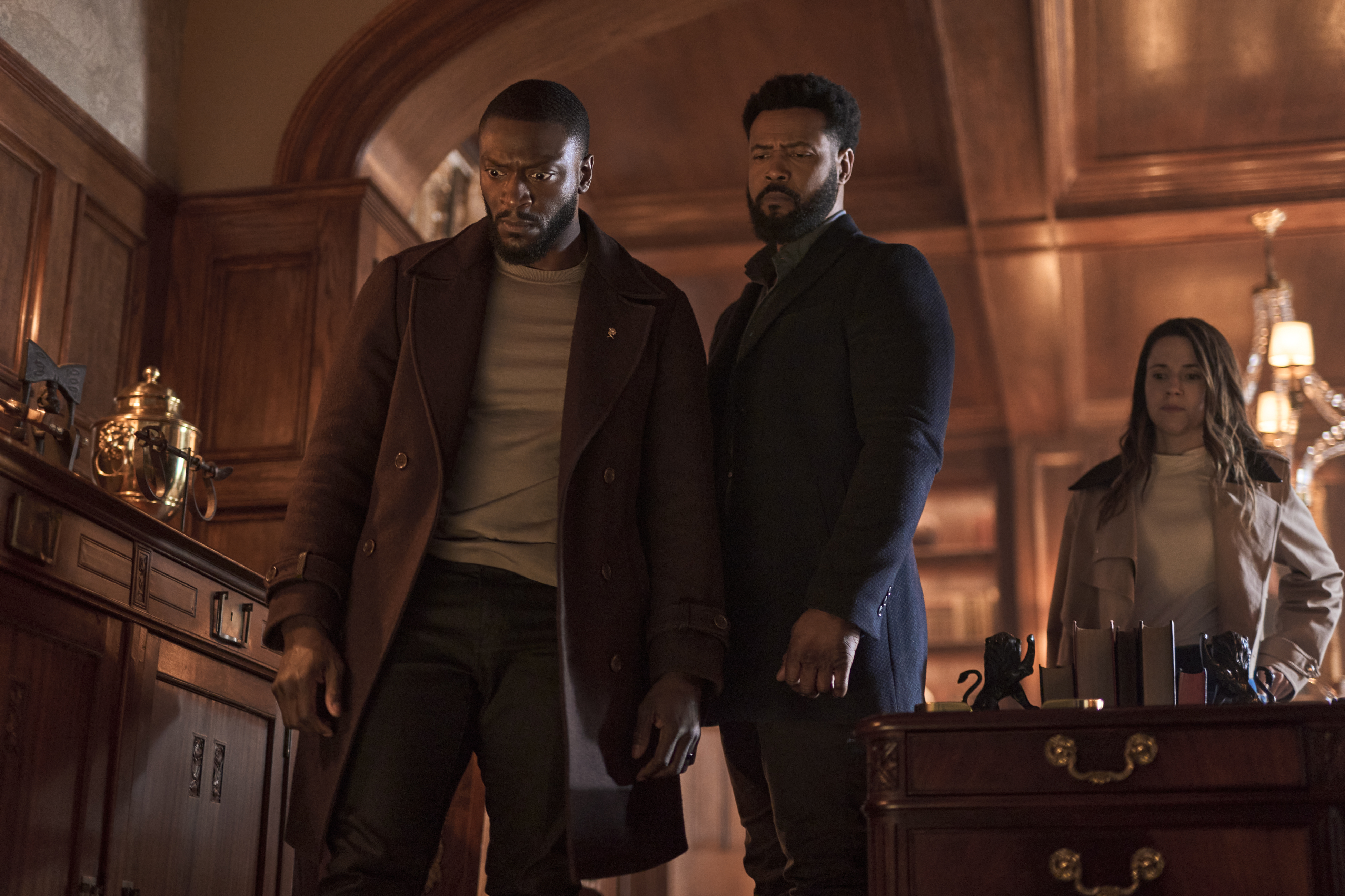 Aldis Hodge as Alex Cross, Isaiah Mustafa as John Sampson, Alona Tal as Kayla Craig