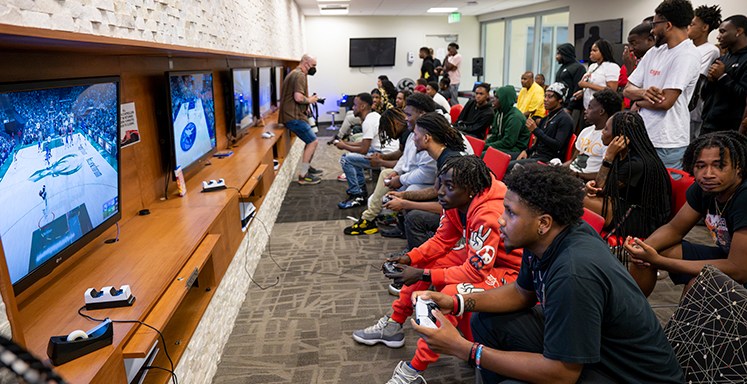 WSSU E Sports students playing video games