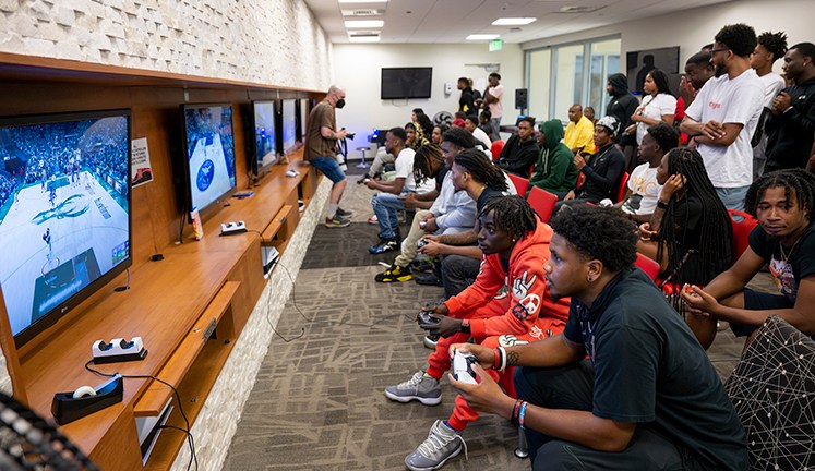 WSSU E Sports students playing video games