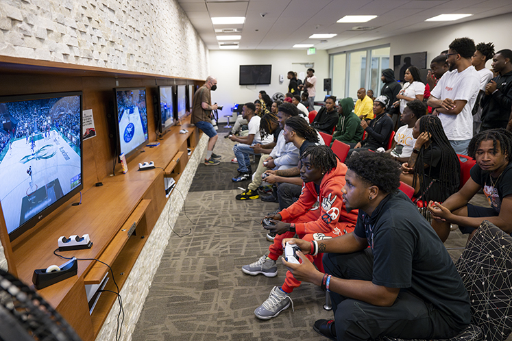 WSSU E Sports students playing video games