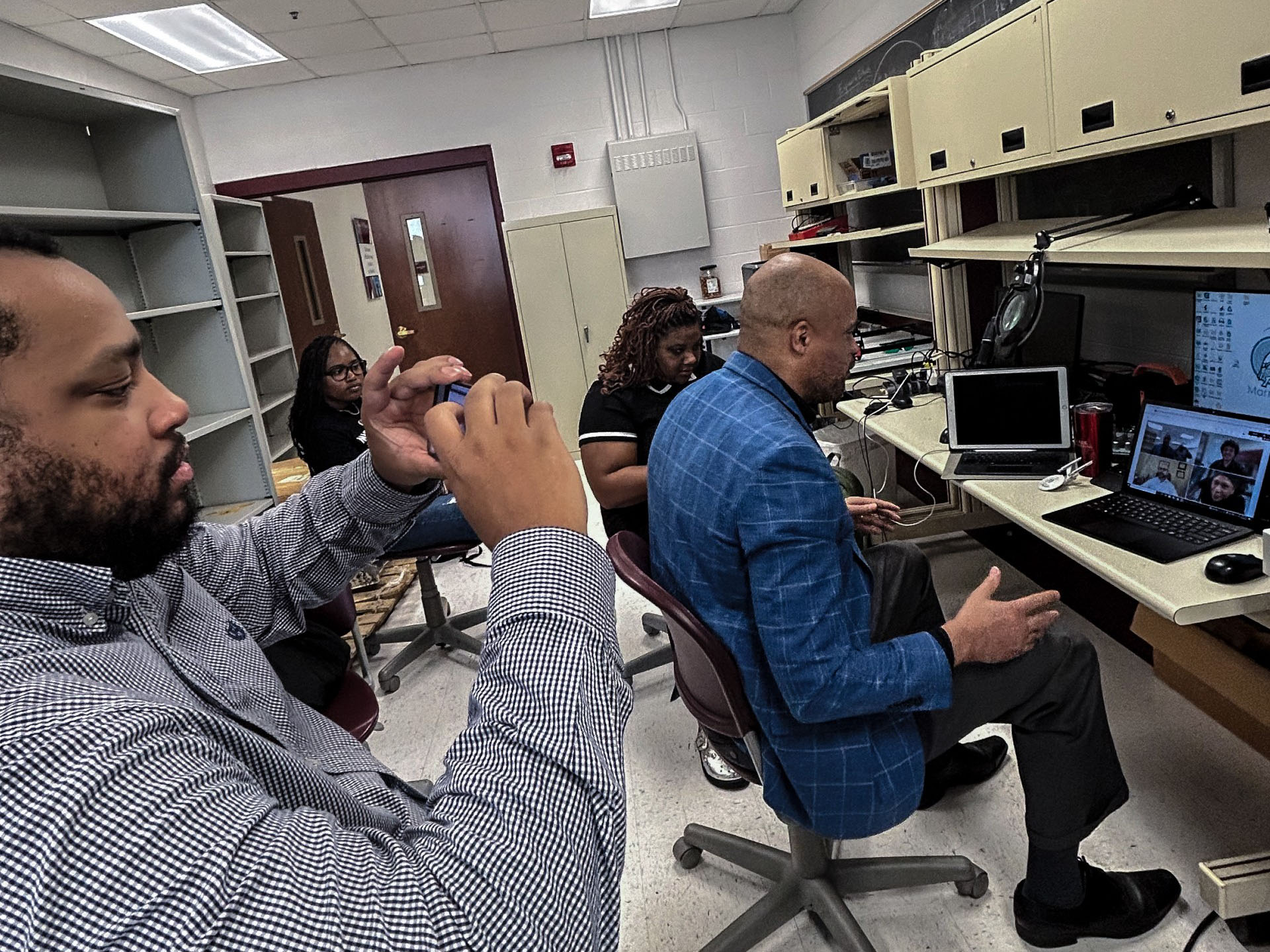 Dr. Chance Glenn Sr. and students on video call.