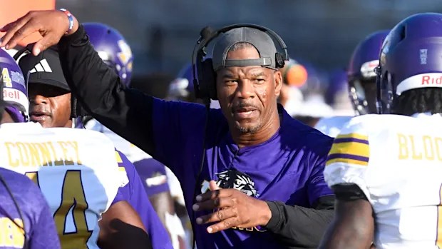 Prairie View head coach Bubba McDowell against Alabama State during their game on Saturday September 24, 2022. Asup48 / Mickey Welsh / Advertiser / USA TODAY NETWORK