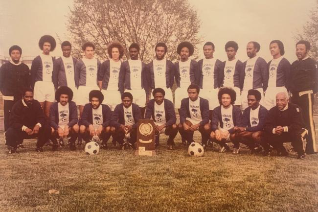 1974 team photo with trophy