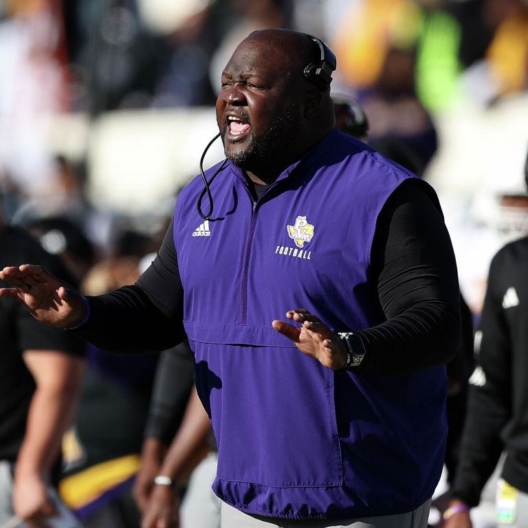 Prairie View Blows Past Texas Southern 52-14 to Open SWAC Play